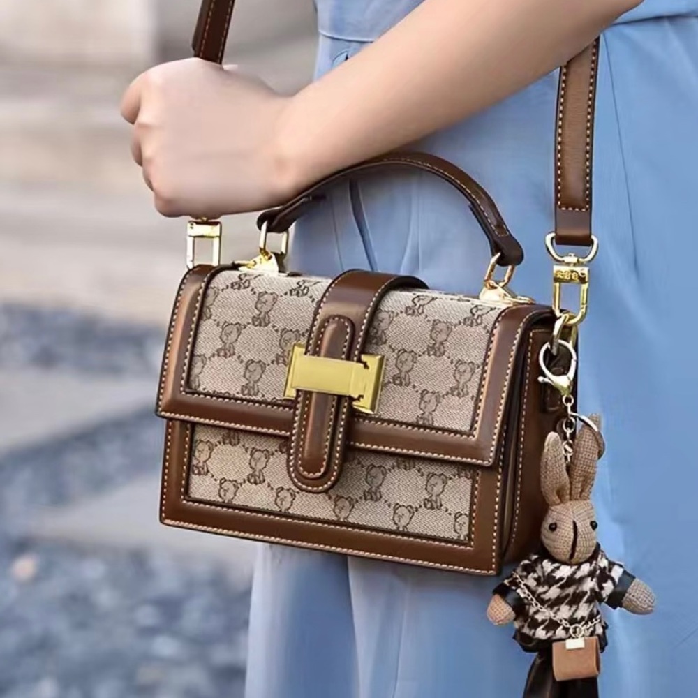 ‼️‼️SOLD OUT Locally ‼️‼️Bear Print Flap Shoulder Bag, Crossbody,Top Handle - Picture 2 of 5
